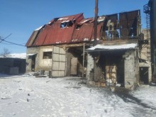 Пошкоджений будинок після ворожого обстрілу