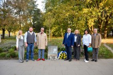 Освітяни України та Польщі під час вшанування пам'яті Василя Стуса у Варшаві.