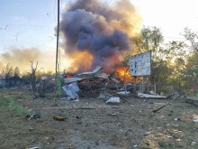Зруйнована будівля після ворожого влучання