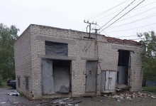 Пошкоджена електропідстанція після ворожого обстрілу.
