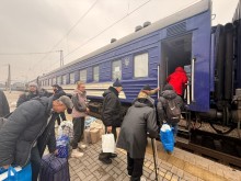 Мешканці Донеччини, яких увакуювали потягом