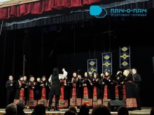 Виступ творчого колективу в національних костюмах