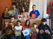 Діти Черкаської громади з книжками