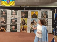 Завідувачка відділу музею Катерина Зеленська проводить екскурсію