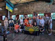 Учасники змагань. Спільне фото. На передньому плані тримають прапор Донеччини.