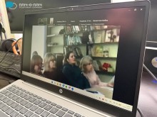 Монітор, де триває онлайнова зустріч бібліотекарів