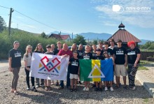 Спільне фото дітей з прапорами Часовоярської та Ясінчнської громад