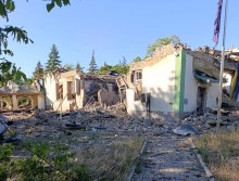 Зруйнований будинок після ворожого обстрілу