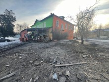 Пошкоджений будинок після ворожого обстрілу