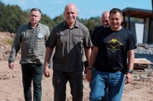 Вадим Філашкін, Олександр Гончаренко, Максим Єфімов та Сергій Смірнов відвідують житловий комплекс «Добрі сусіди» в Перечині