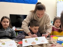 Діти розмальовують екоторби