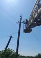 Ремонт співробітниками ДТЕК електромереж, які уразив ворог.