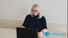 Тренерка проводить тренінг онлайн