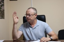 Заступник голови Донецької ОДА Ігор Бойко голосує