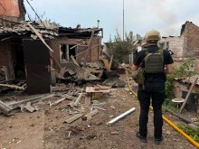 Пошкоджені будинки після ворожого обстрілу