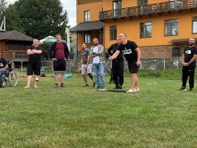 Ветерани грають у гру бочча