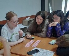 Діти радяться з фахівцями Служби зайнятості