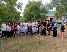 Учасники вишколу на урочистому шикуванні після змагань з сумо