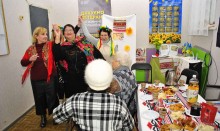 Переселенки з Донеччини взяли участь у заході «Масляна до нас прийшла, млинців гору принесла»