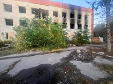 Зруйнована ворогом адміністративна будівля