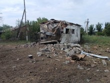 Зруйнований будинок після ворожого обстрілу