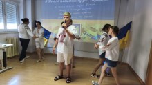 Вихованці виконують українські пісні