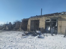 Пошкоджений будинок після ворожого обстрілу