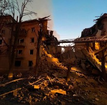 Зруйноваеий ворожим обстрілом будинок