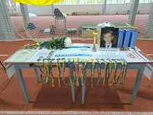 Нагороди, дипломи та пам’ятний кубок для переможців і призерів обласного турніру з футзалу пам’яті Героя України Степана Чубенка.