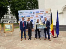 Художник Сергій Сметанкін з послом Бельгії паном Люком Якобсом