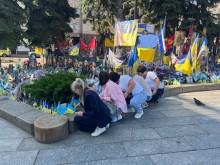 Донеччани поклали квіти до меморіального міста у м. Дніпро в День пам’яті захисників України, які загинули в боротьбі за незалежність України.