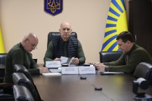 Вадим Філашкін, Юрій Винокуров та Юрій Ключка беруть участь у нараді