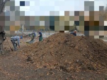 Працівники Донецькоблгазу виконують земляні роботи вручну