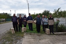 Мешканці Андріївської громади на Донеччині отримують гуманітарну допомогу від військових та волонтерів