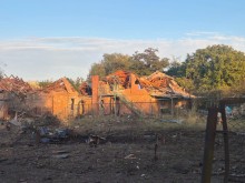 Зруйнована будівля після ворожого влучання