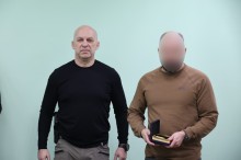 Вадим Філашкін нагороджує співробітників СБУ