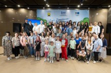 Спільним фото з урочисто закриття заходу. Щирі посмішки та гарний настрій