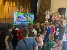 У культурному осередку «З Бахмутом у серці. Чернігів» талановиті малечі взяли участь у яскравих дитячих караоке-батлах, де демонстрували свої вокальні здібності, артистизм, любов до української музики та вміння працювати в команді