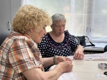 Жінки шиють адаптивний одяг для поранених військових