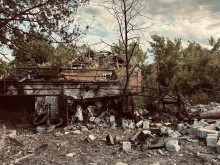 Зруйнований будинок після ворожого обстрілу