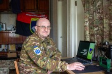 Олександр Вовк з ноутбука долучився до зустрічі