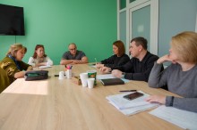 Заступник голови Донецької обласної державної адміністрації Юрій Ключка та директорка департаменту інвестиційно-інноваційного розвитку та зовнішніх відносин ОДА Оксана Головко зустрілися зі співробітниками чеської гуманітарної організації «Людина в біді» на чолі з заступницею директора філії з програмної діяльності Софією Попович