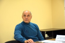 Олег Ставицький заслуховує звіт голови Селидівської територіальної громади