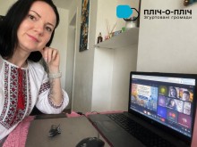 Учасниця зустрічі у вишиванці