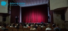 Глядачі в залі чекають на концерт