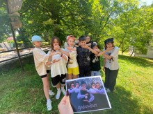 Діти грають в інтерактивну гру в оздоровчому комплексі «Перлина Донеччини»