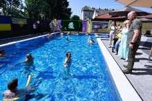 Вадим Філашкін спілкується з відвідувачами Центру