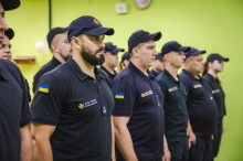 Рятувальники Донеччини стоять в строю перед нагородженням.