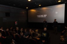 Глядачі у залі.