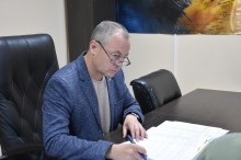 Ігор Бойко уважно заслуховує голову Сіверської громади.